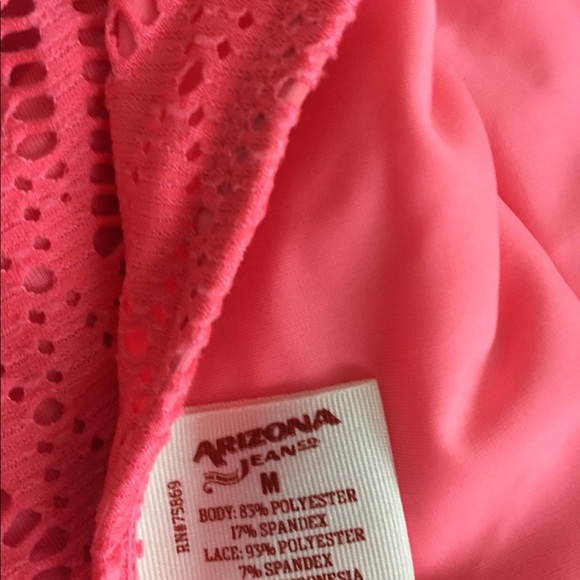 Bikini - Picture 4 of 8